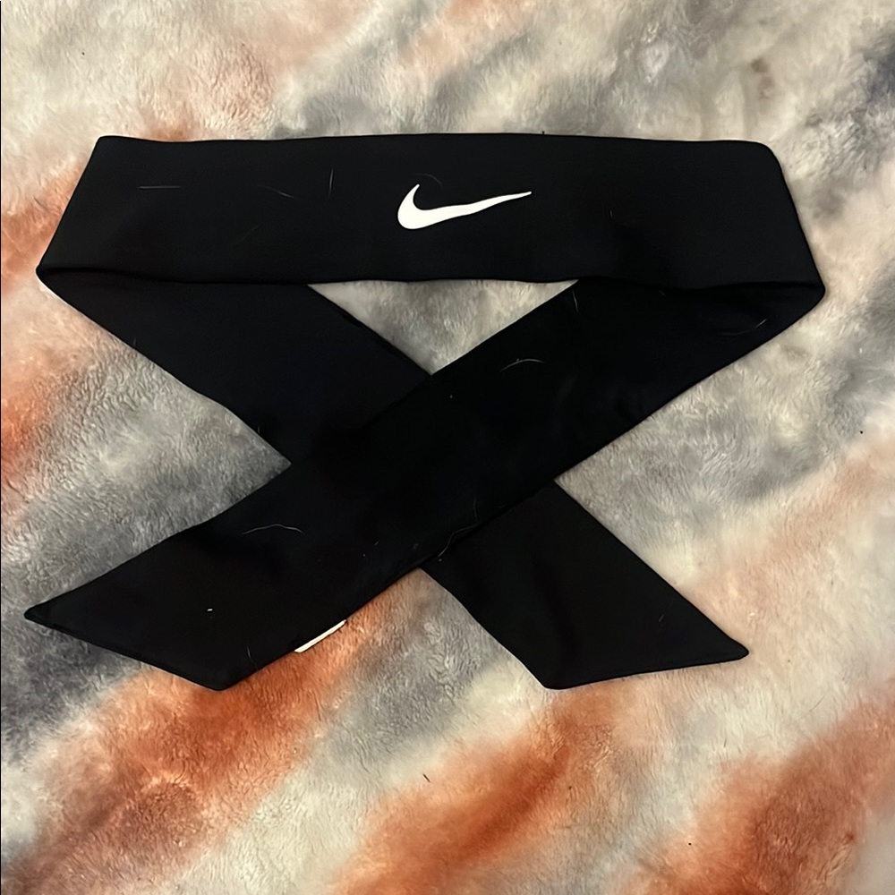 Nike Black and White Headband with Swoosh Logo